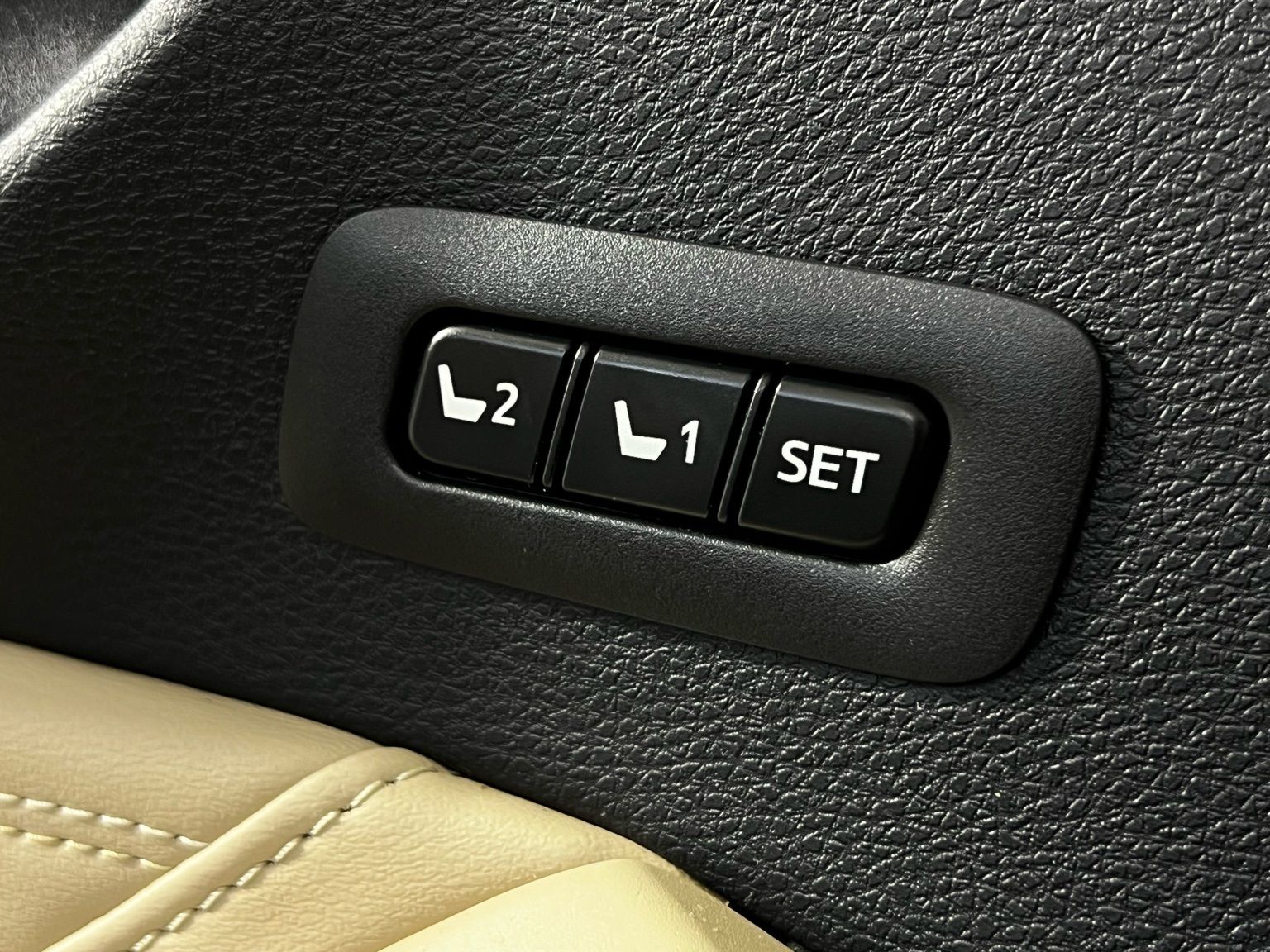 Thumbnail: 2020 Toyota Avalon - 15