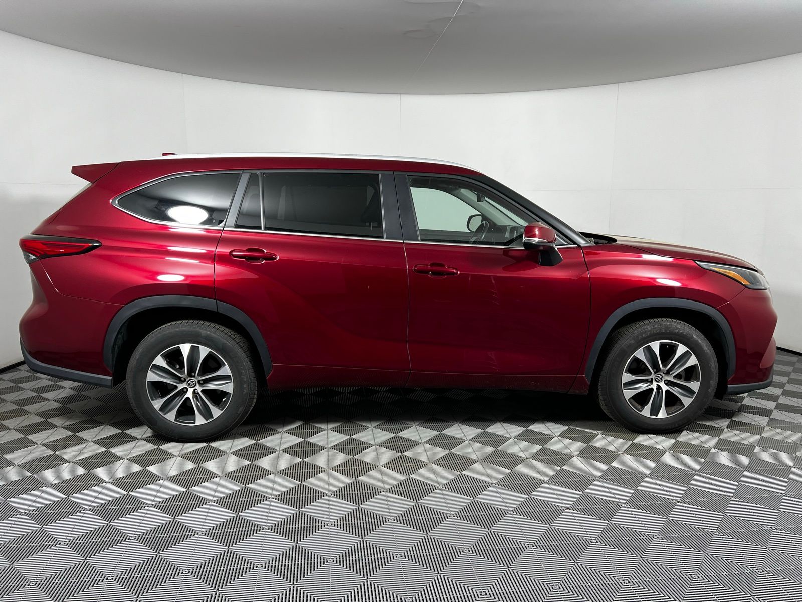 Thumbnail: 2022 Toyota Highlander - 4