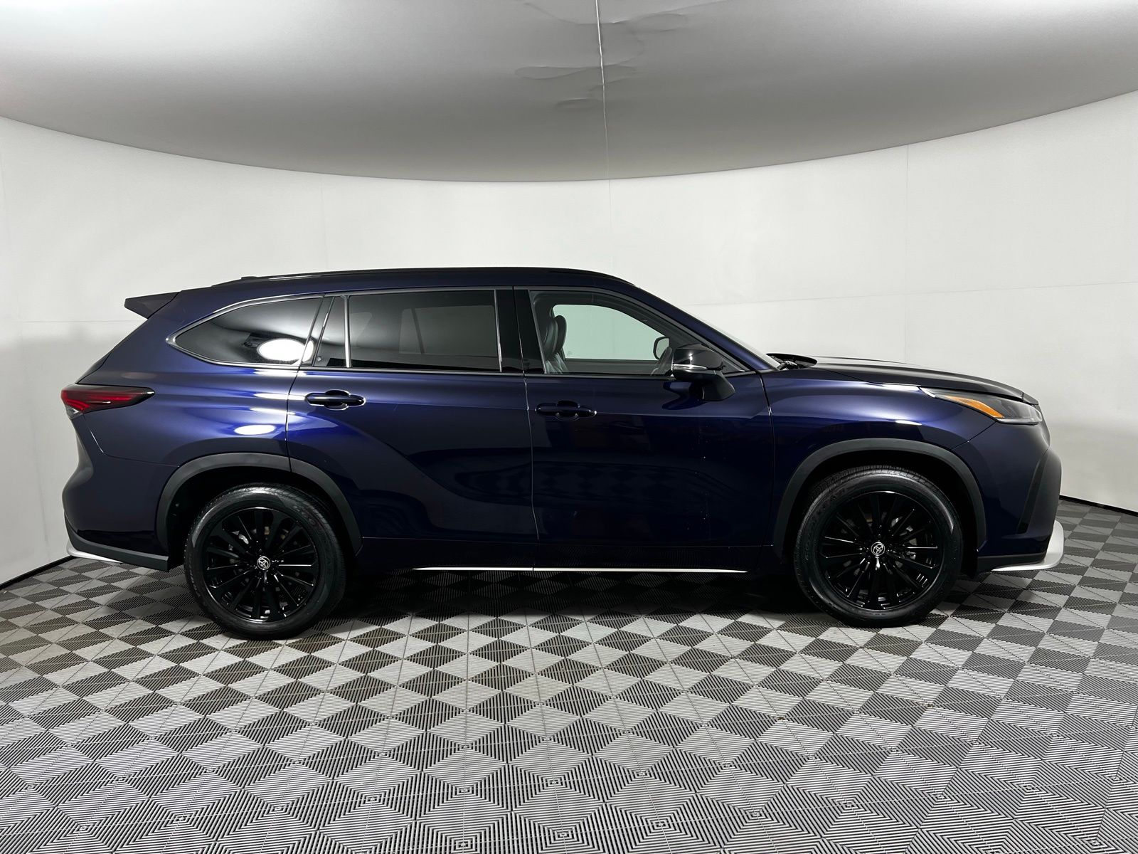 Thumbnail: 2025 Toyota Highlander - 4