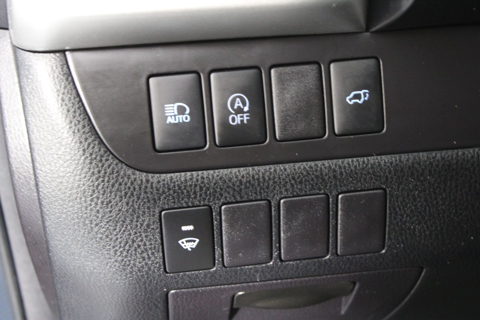 Used 2018 Black Toyota XLE image 25
