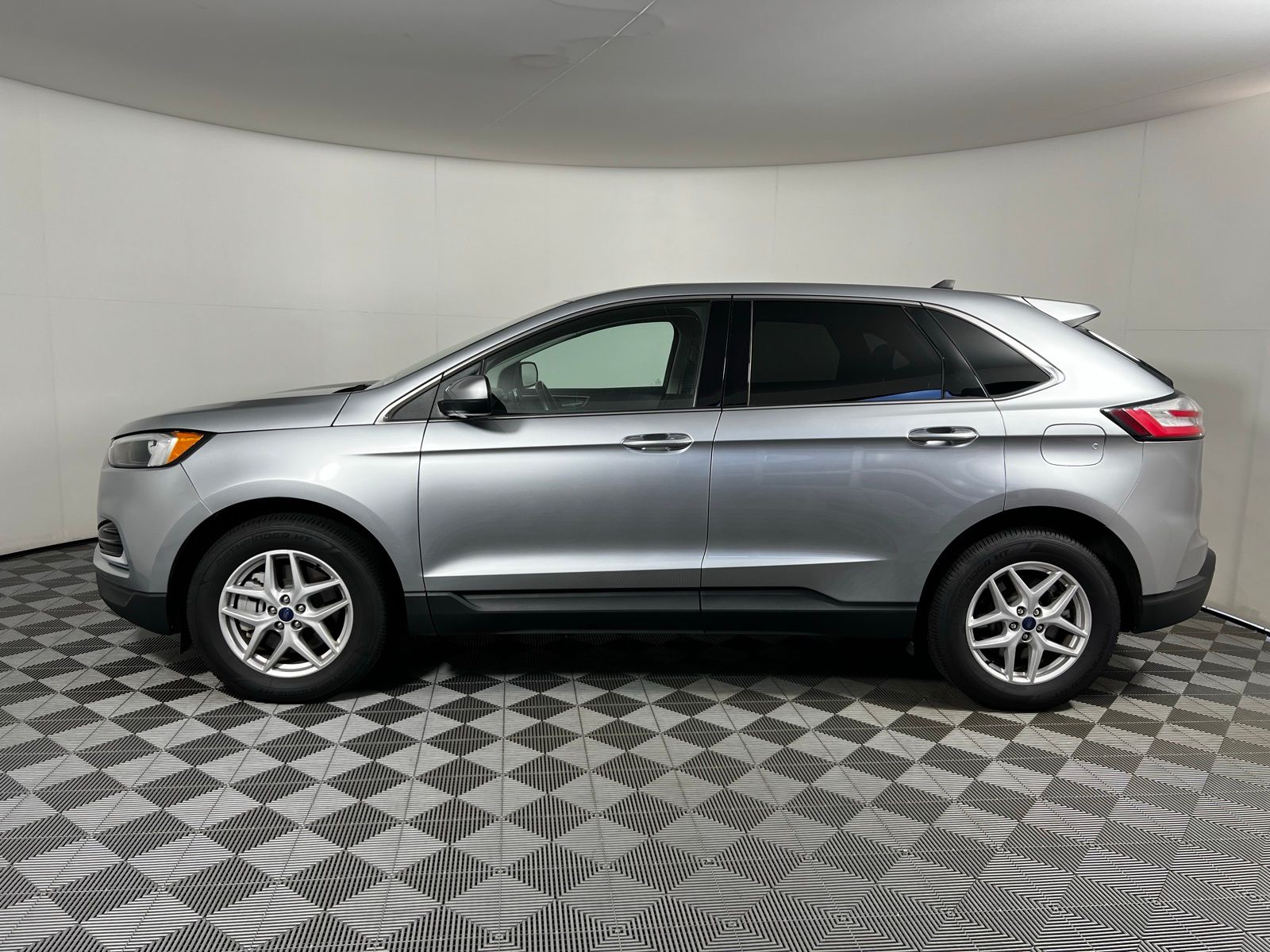 2022 Ford Edge SEL 8
