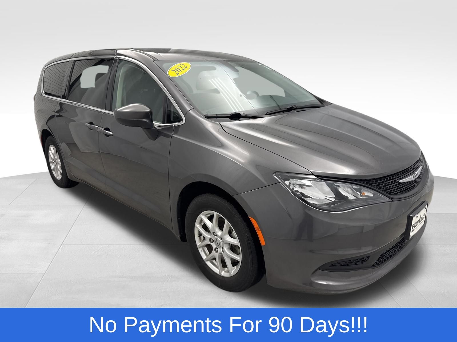 2022 Chrysler Voyager LX's photo