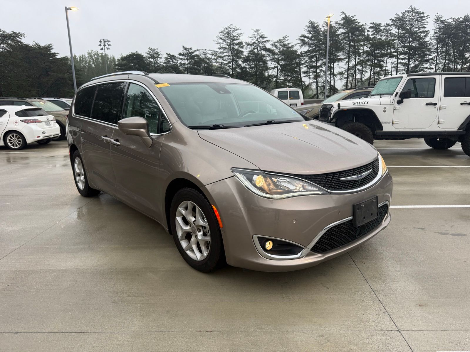 2017 Chrysler Pacifica Touring-L Plus's photo