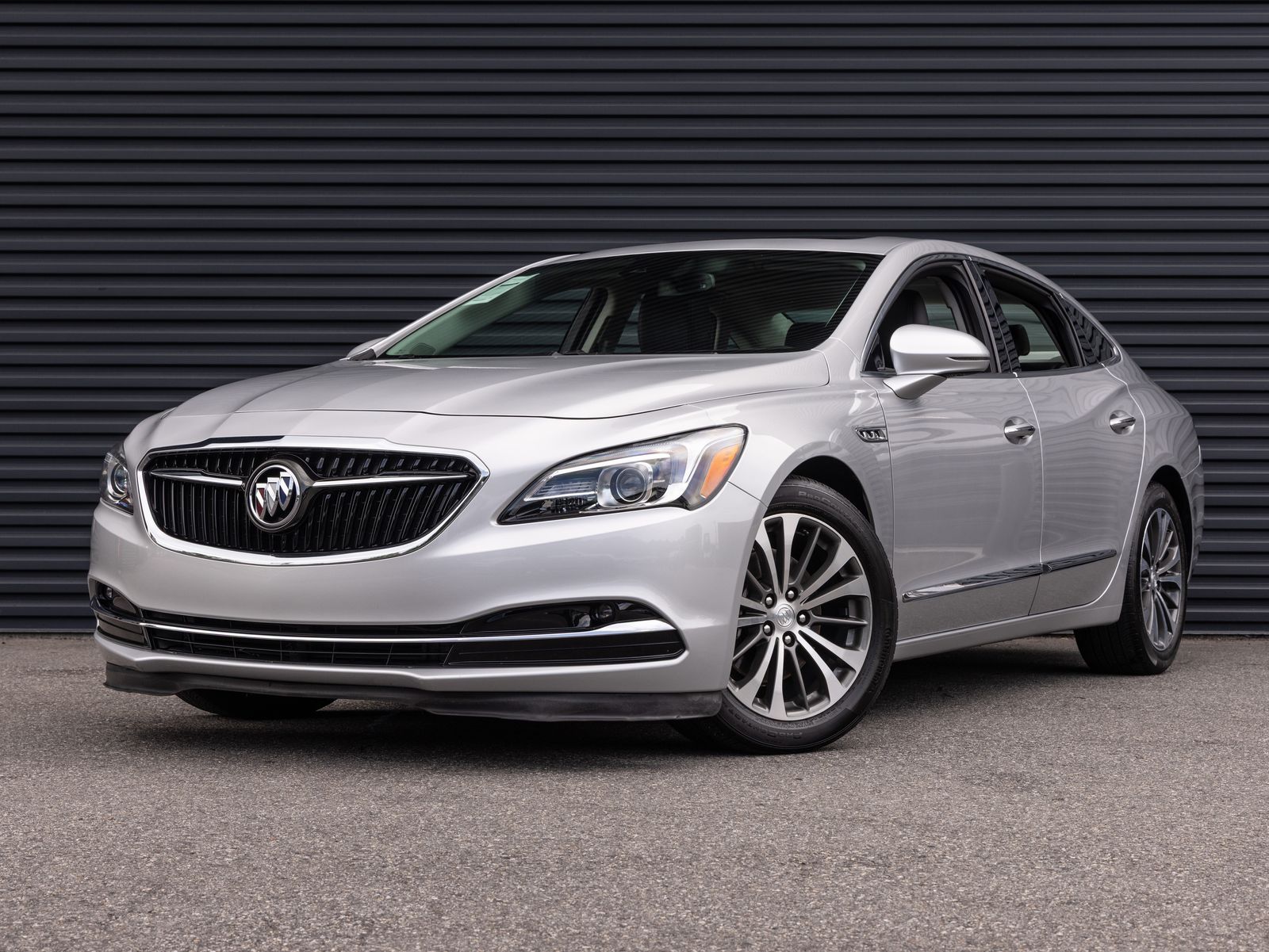 Quicksilver Metallic 2017 Buick LaCrosse Sedan Front-Wheel Drive 8-Speed Automatic