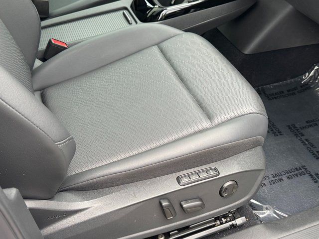 Used 2022 White Volkswagen Pro S image 32