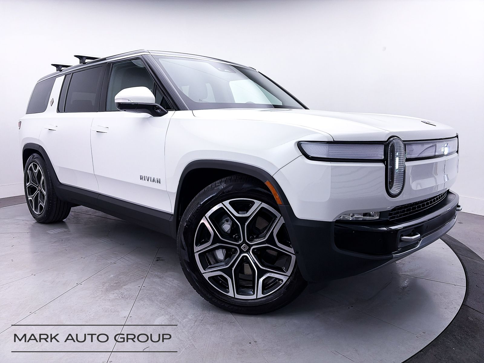 2024 Rivian R1S 