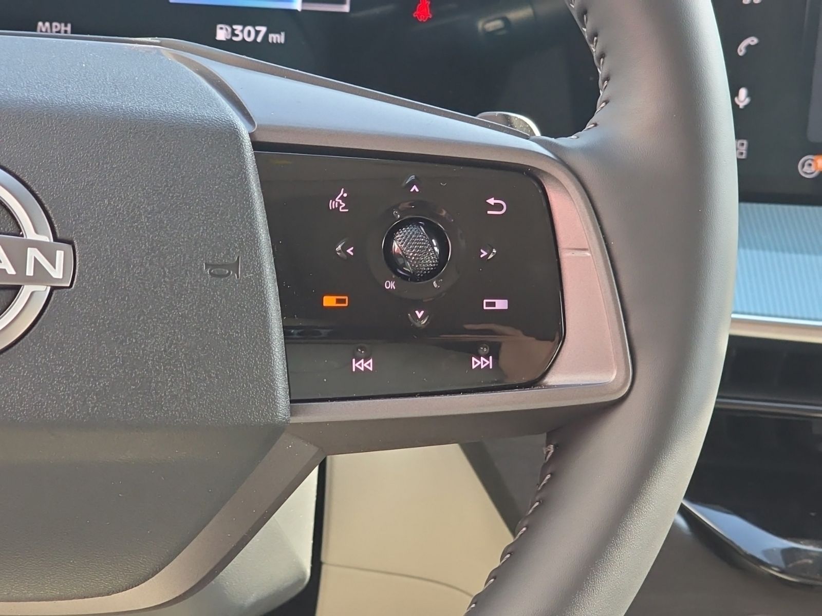 Used 2025 White Nissan SL image 40