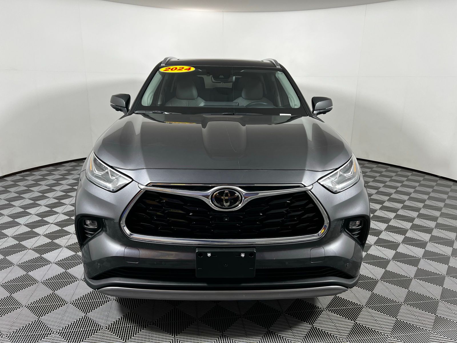 Thumbnail: 2024 Toyota Highlander - 2