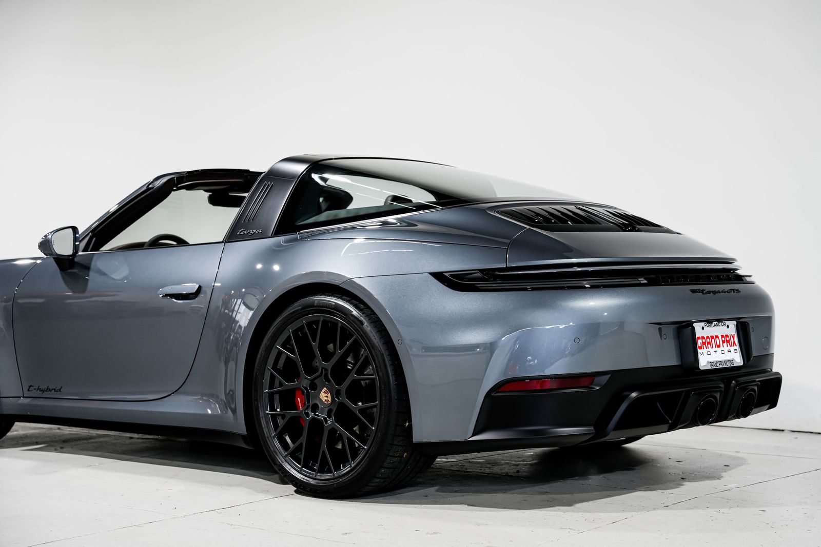 2025 Porsche 911 Targa 4 GTS — photo 40