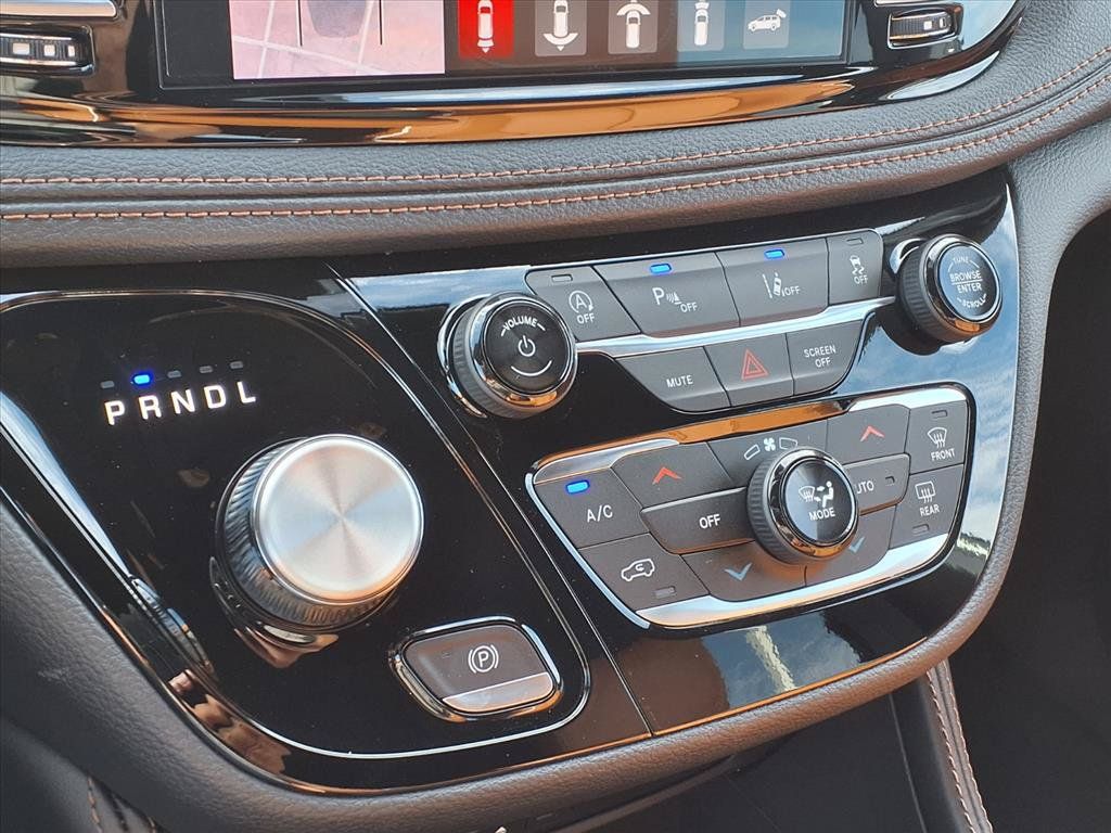 2026 Chrysler Pacifica Pinnacle - 10