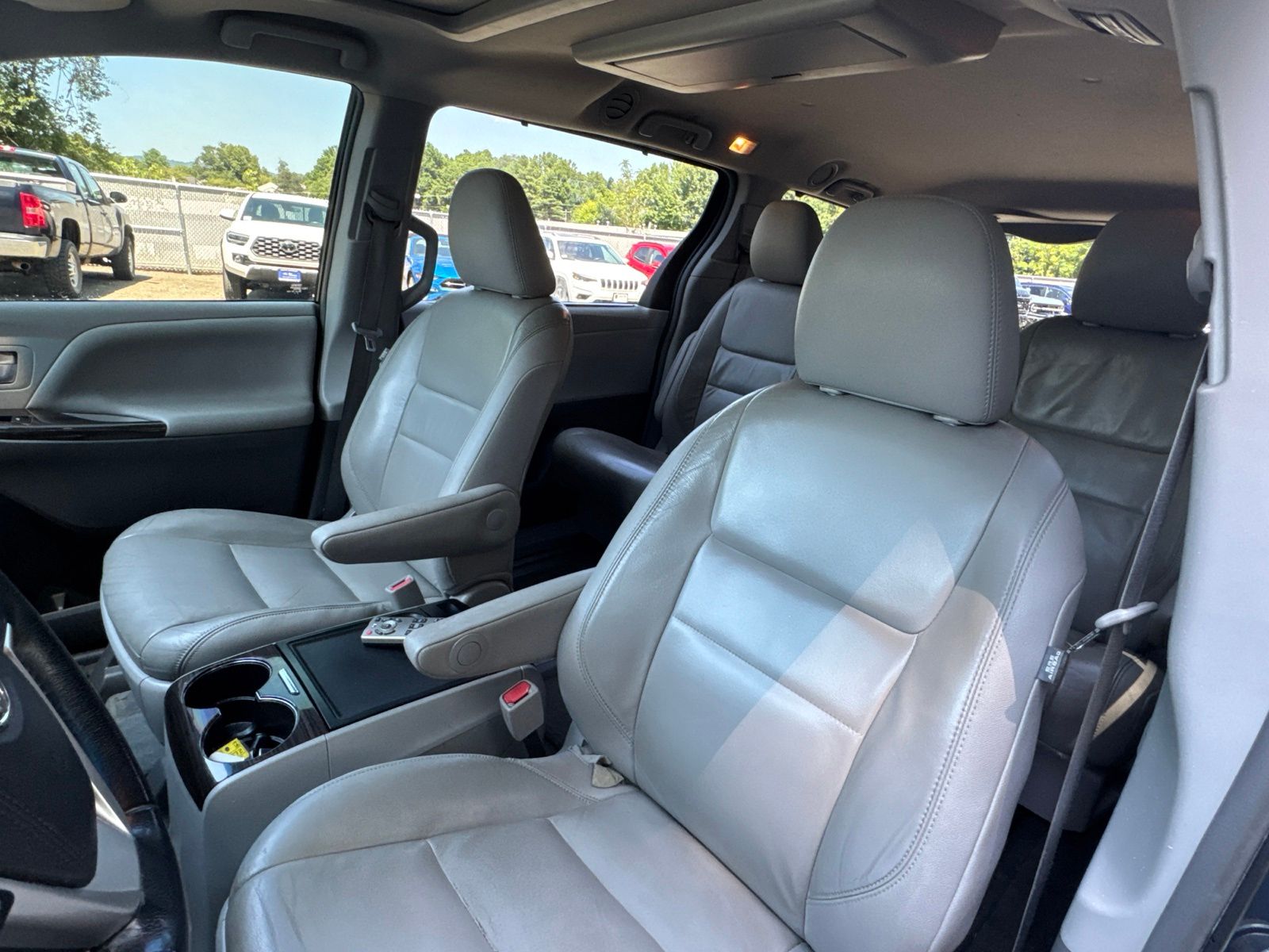 Used 2015 Shoreline Mist Toyota XLE Premium image 35