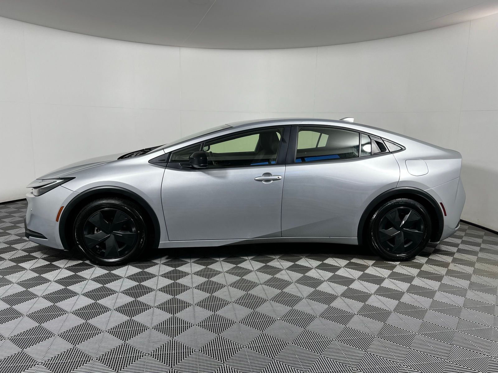 2023 Toyota Prius LE 8