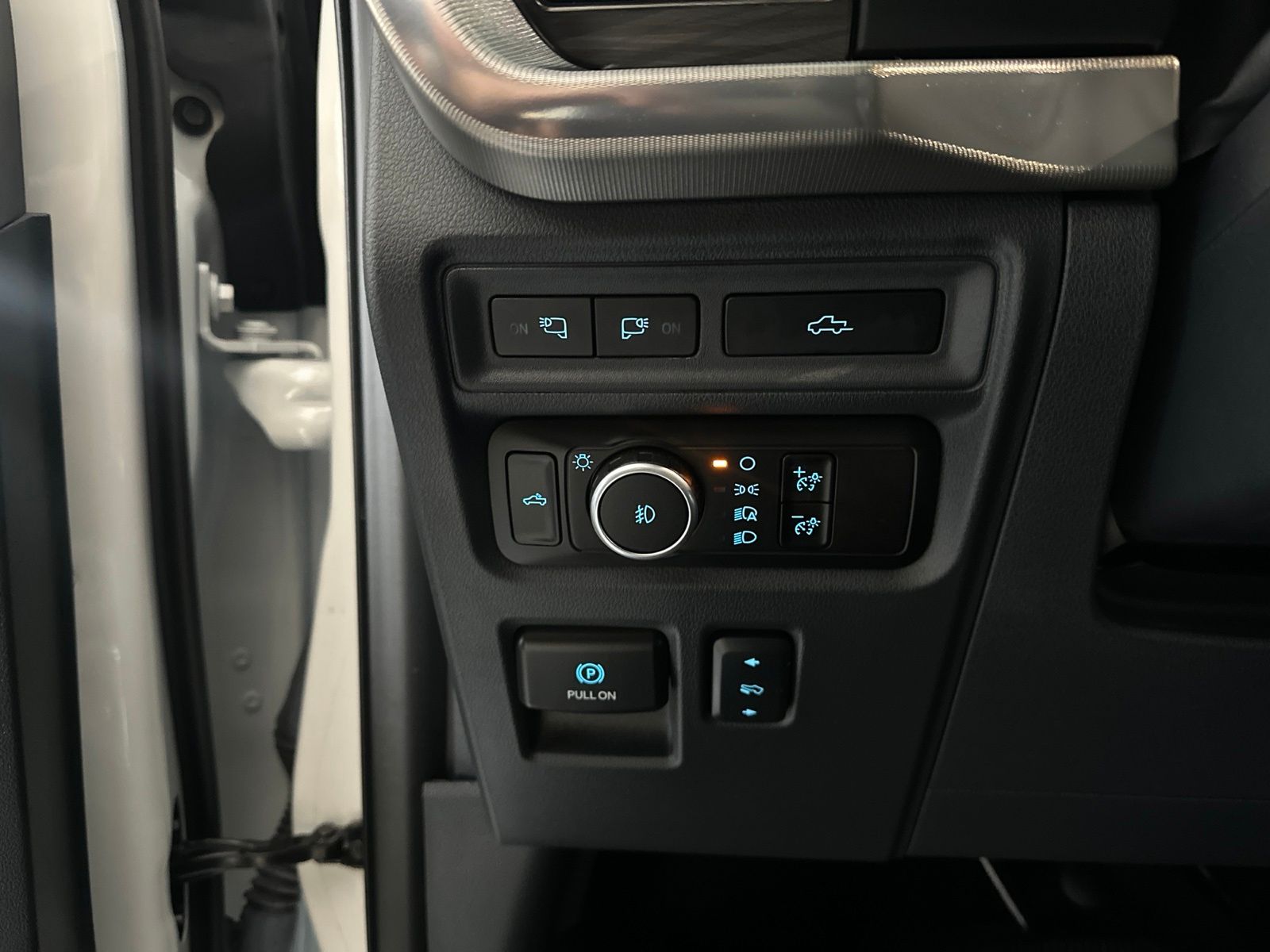 Used 2024 Star White Ford Lariat image 20