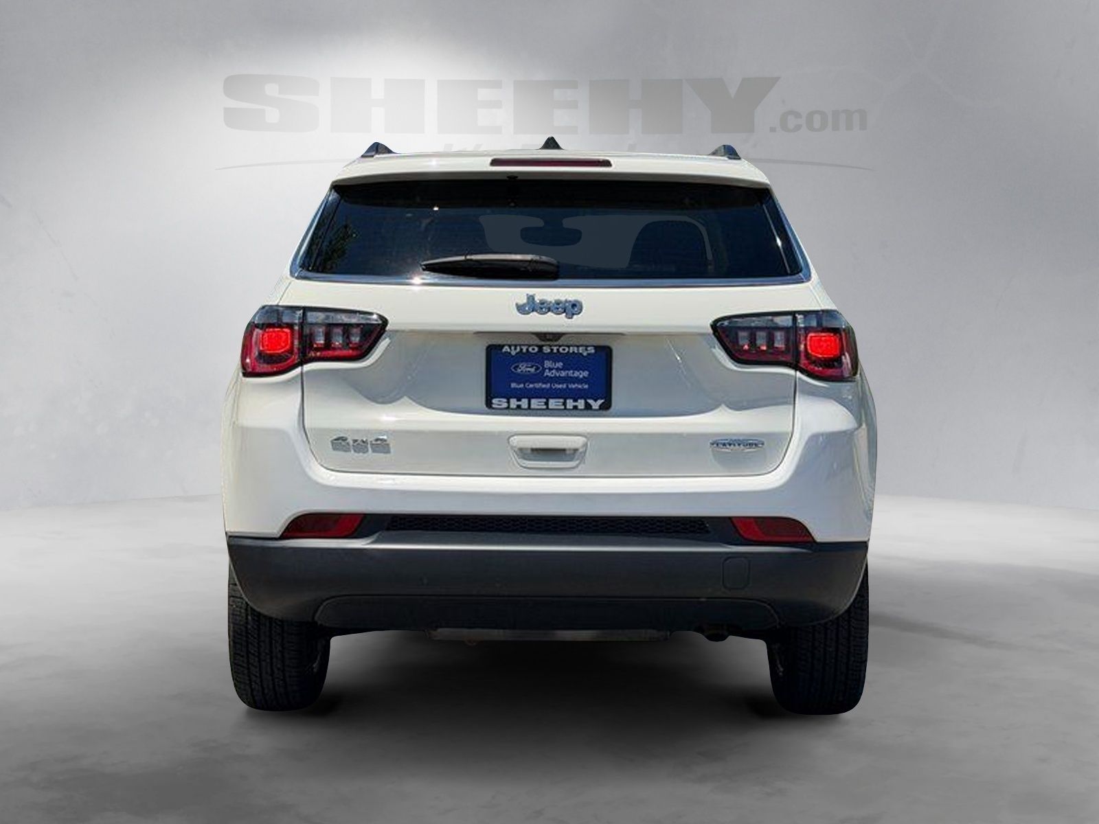 Used 2021 White Clearcoat Jeep Latitude image 14