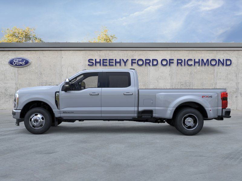 New 2026 Glacier Gray Metallic Tri-Coat Ford Lariat image 4
