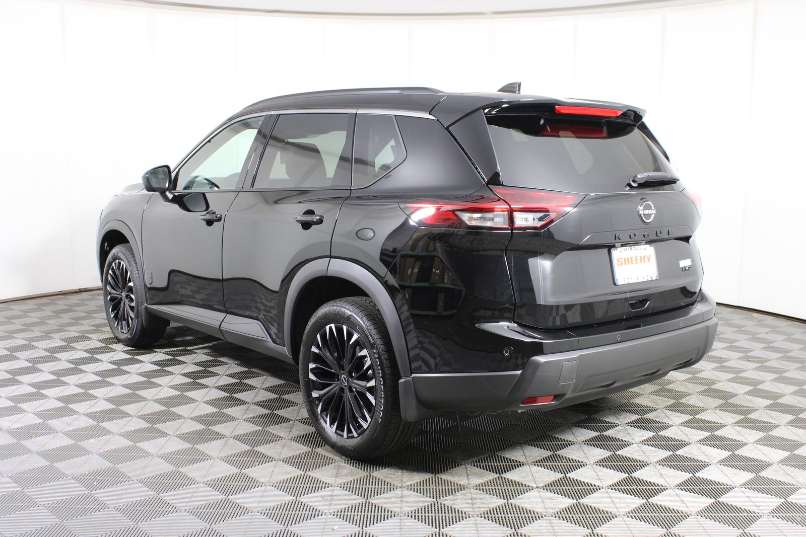 View vehicle photo 4