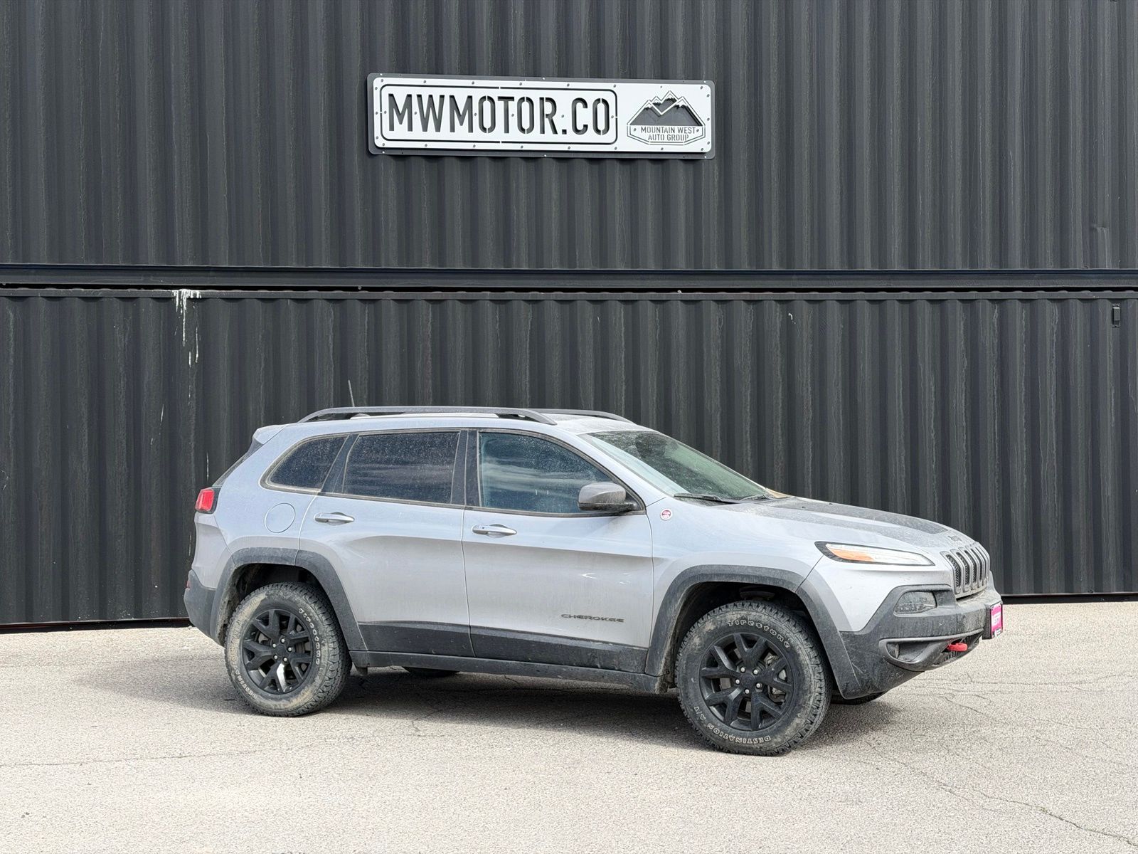 Billet Silver Metallic Clearcoat 2016 Jeep Cherokee Trailhawk 4WD SUV / Crossover Four-Wheel Drive 9-Speed Automatic