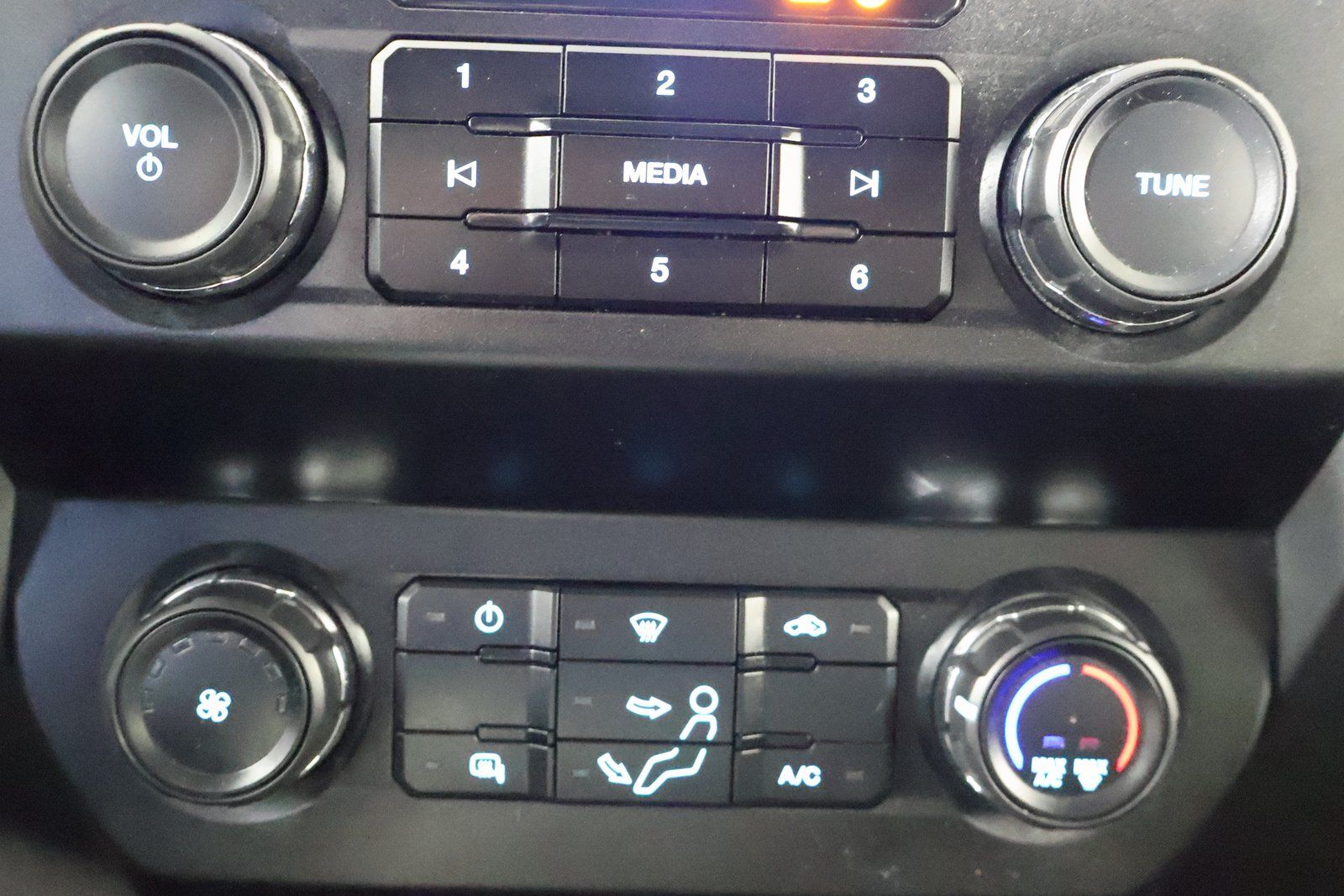 2022 Ford F-350SD XLT photo