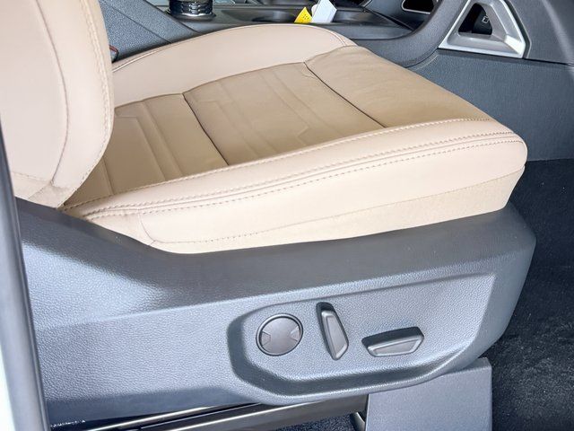 New 2025 Oxford White Ford Lariat image 11