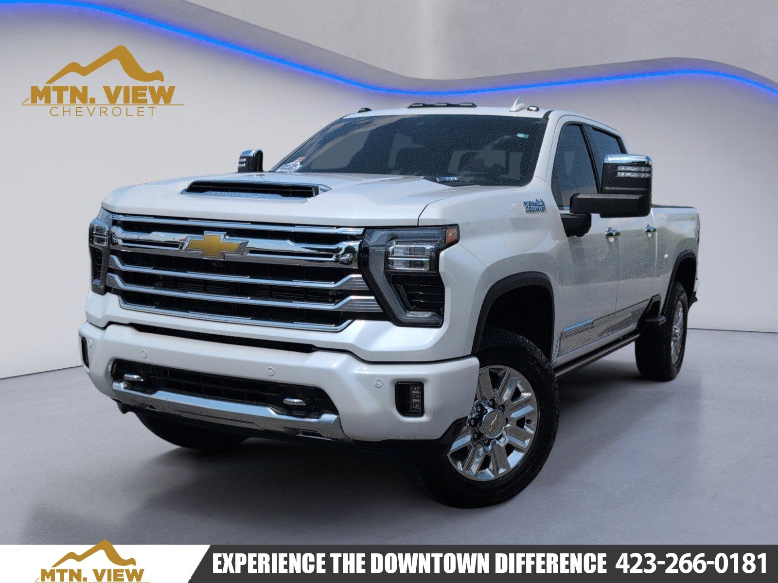 White (Iridescent Pearl Tricoat) 2024 Chevrolet Silverado 2500HD Pickup Truck Four-Wheel Drive Automatic