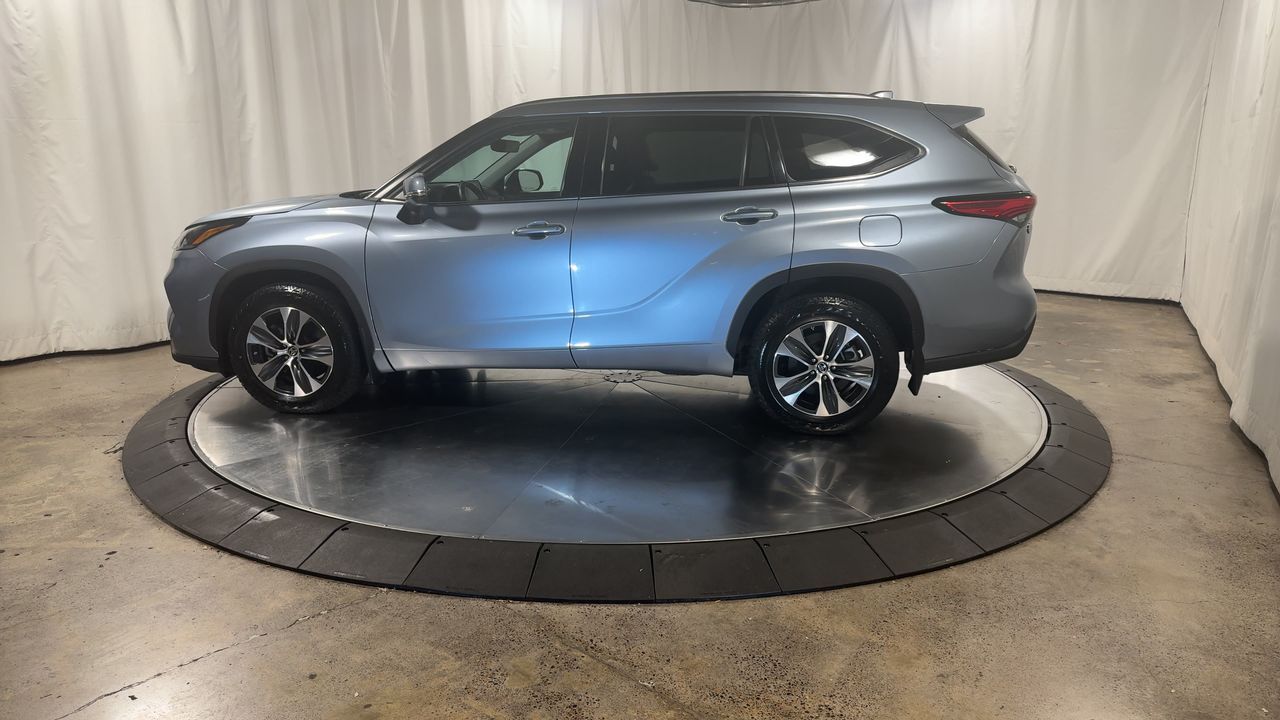 2021 Toyota Highlander XLE photo 7