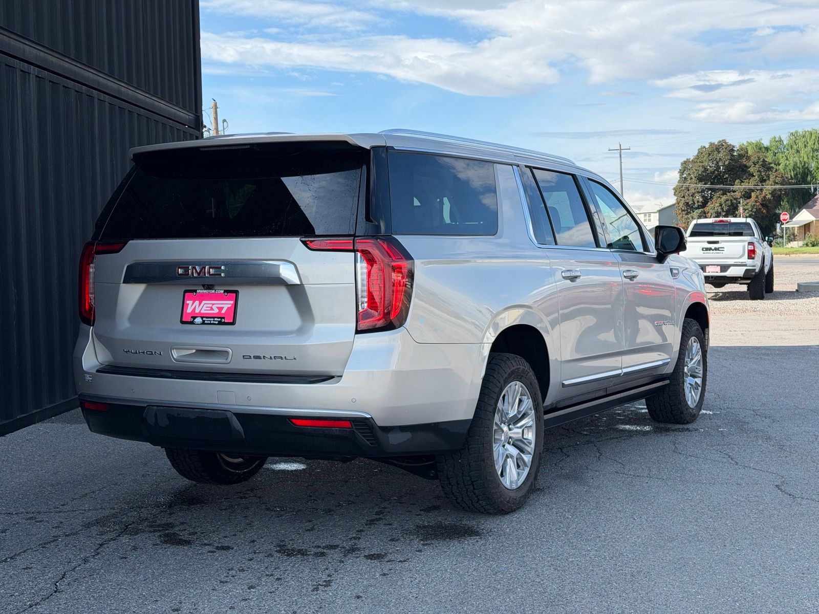Used 2023 GMC Yukon XL SUV