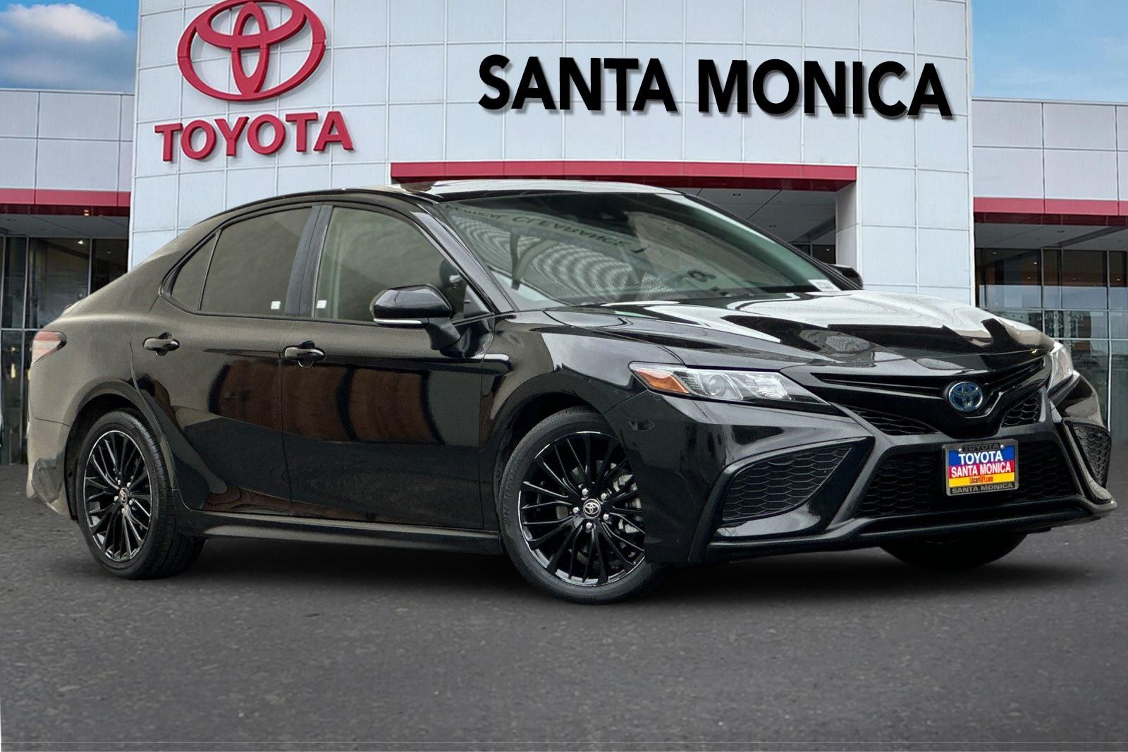 Midnight Black Metallic 2022 Toyota Camry Hybrid Sedan Front-Wheel Drive Continuously Variable Transmission