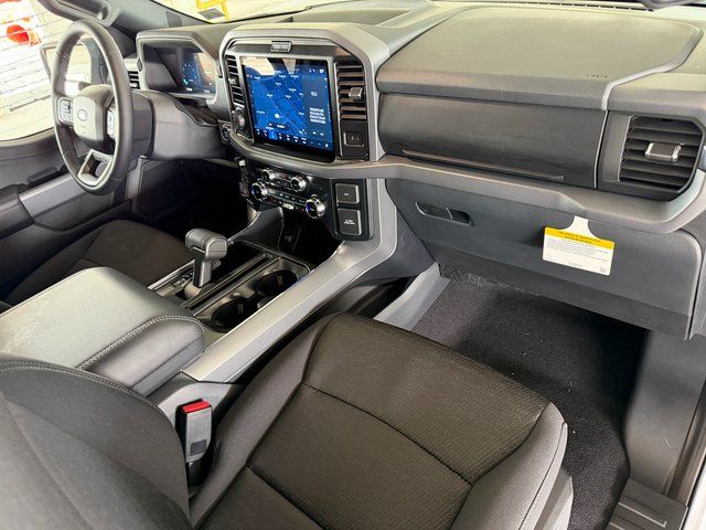 New 2026 Oxford White Ford XLT image 9