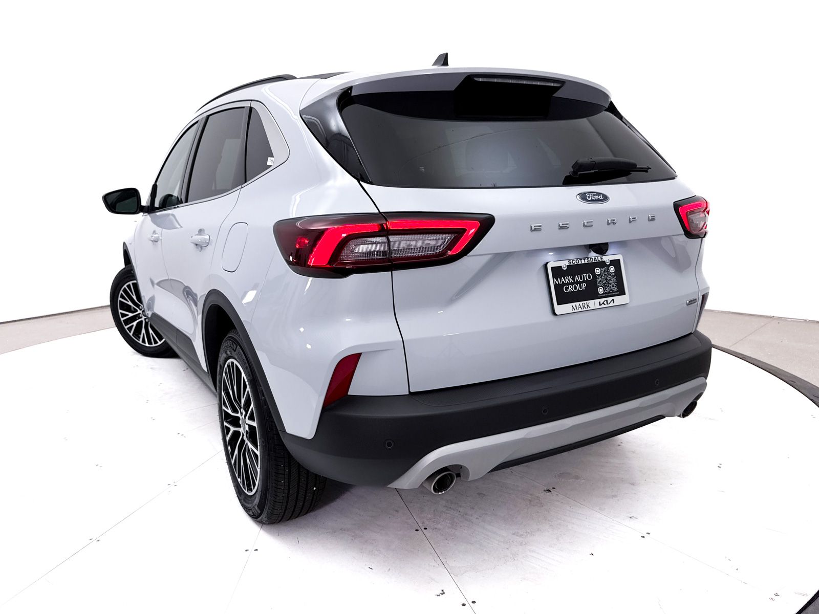 View vehicle photo 7