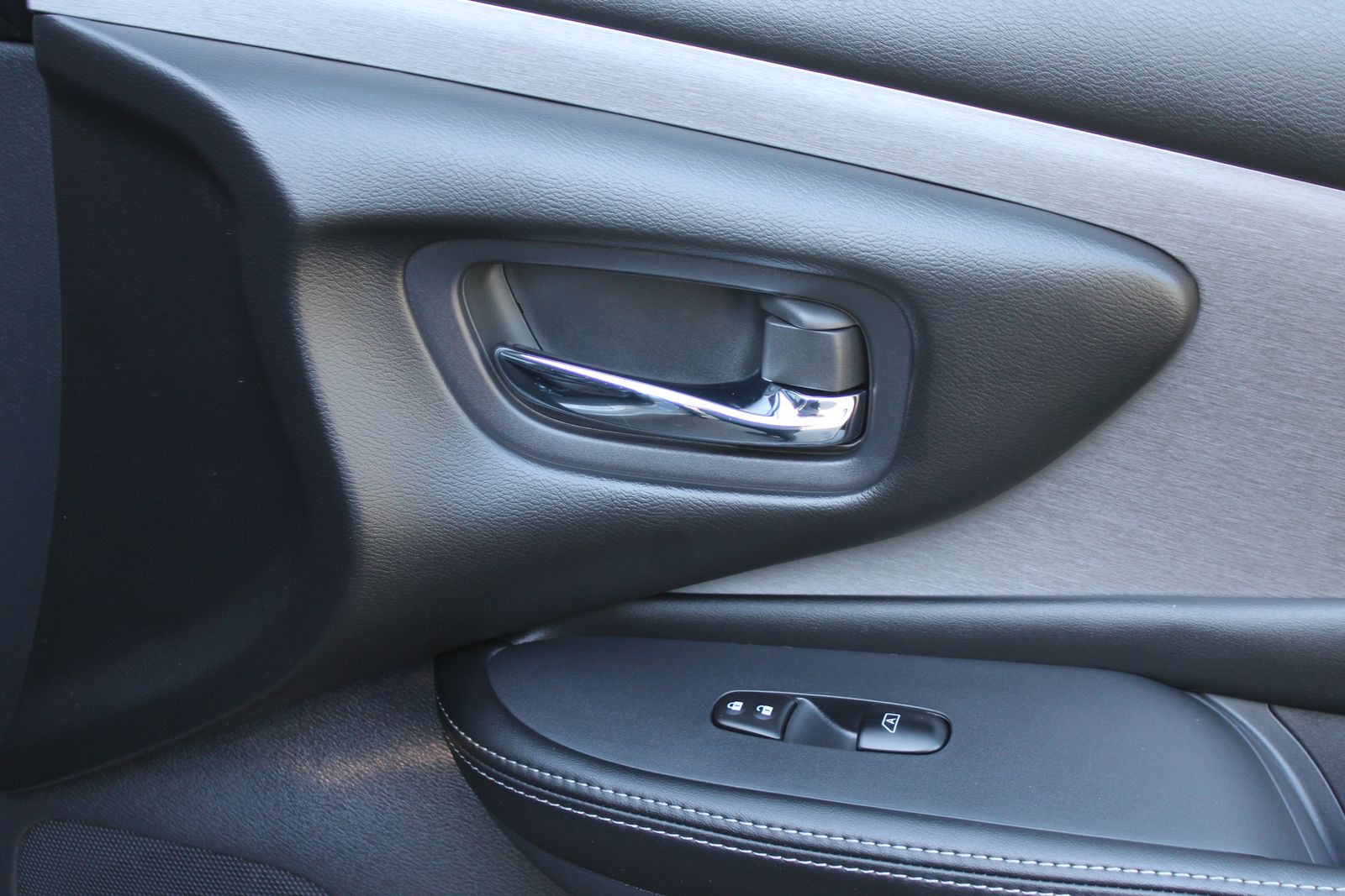 Used 2024 Gray Nissan SV image 16