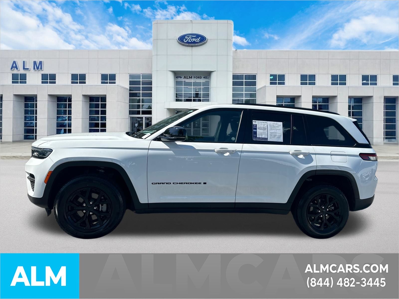 Used 2025 White Jeep Altitude image 9