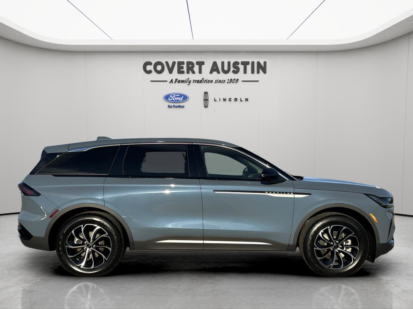 Used Car 2025 Lincoln Nautilus  Premiere For Sale Under $50,000 In Austin, Texas
