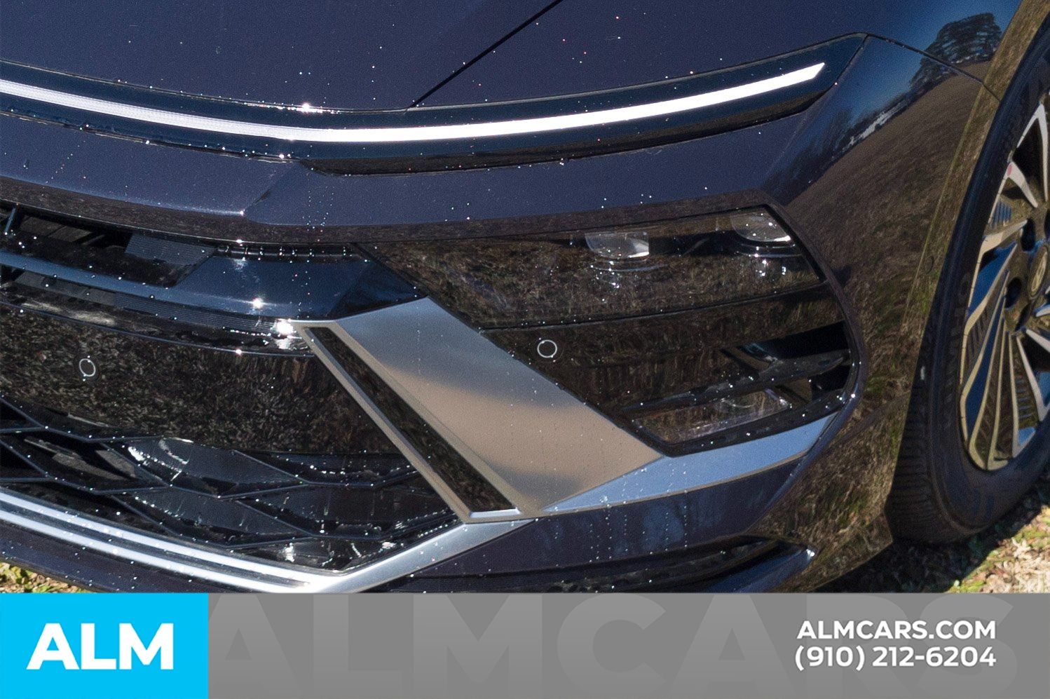 Used 2025 Carbon Blue Hyundai Limited image 10