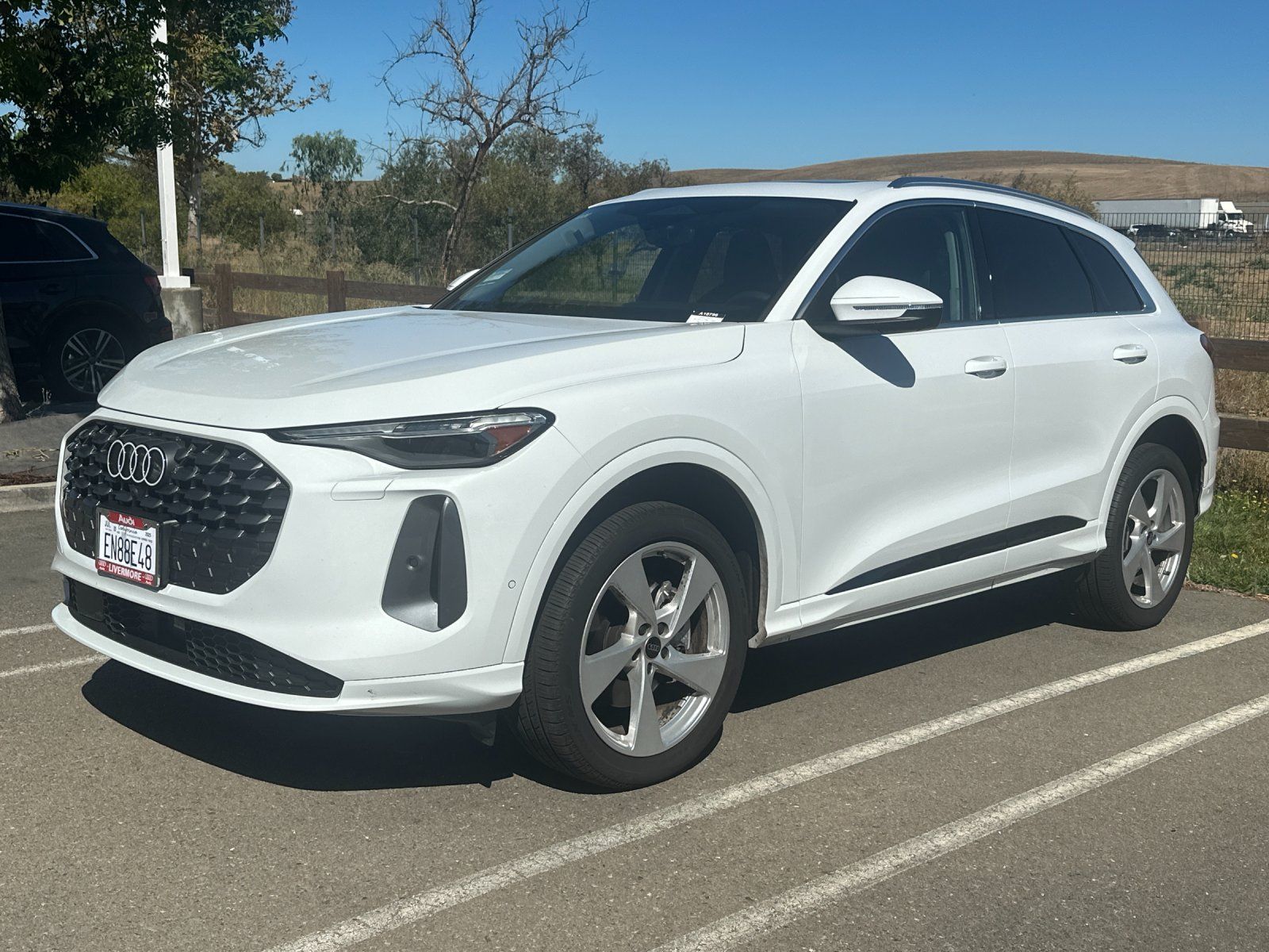 2025 Audi Q5 2.0T Premium Plus — full photo 2 of 3