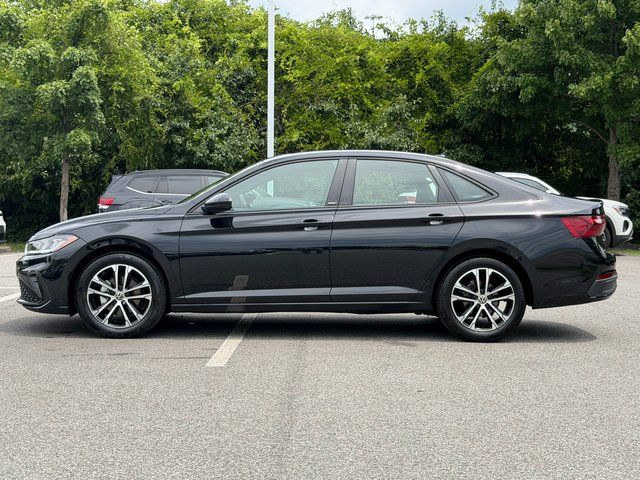 Used 2025 Black Volkswagen 1.5T Sport image 3