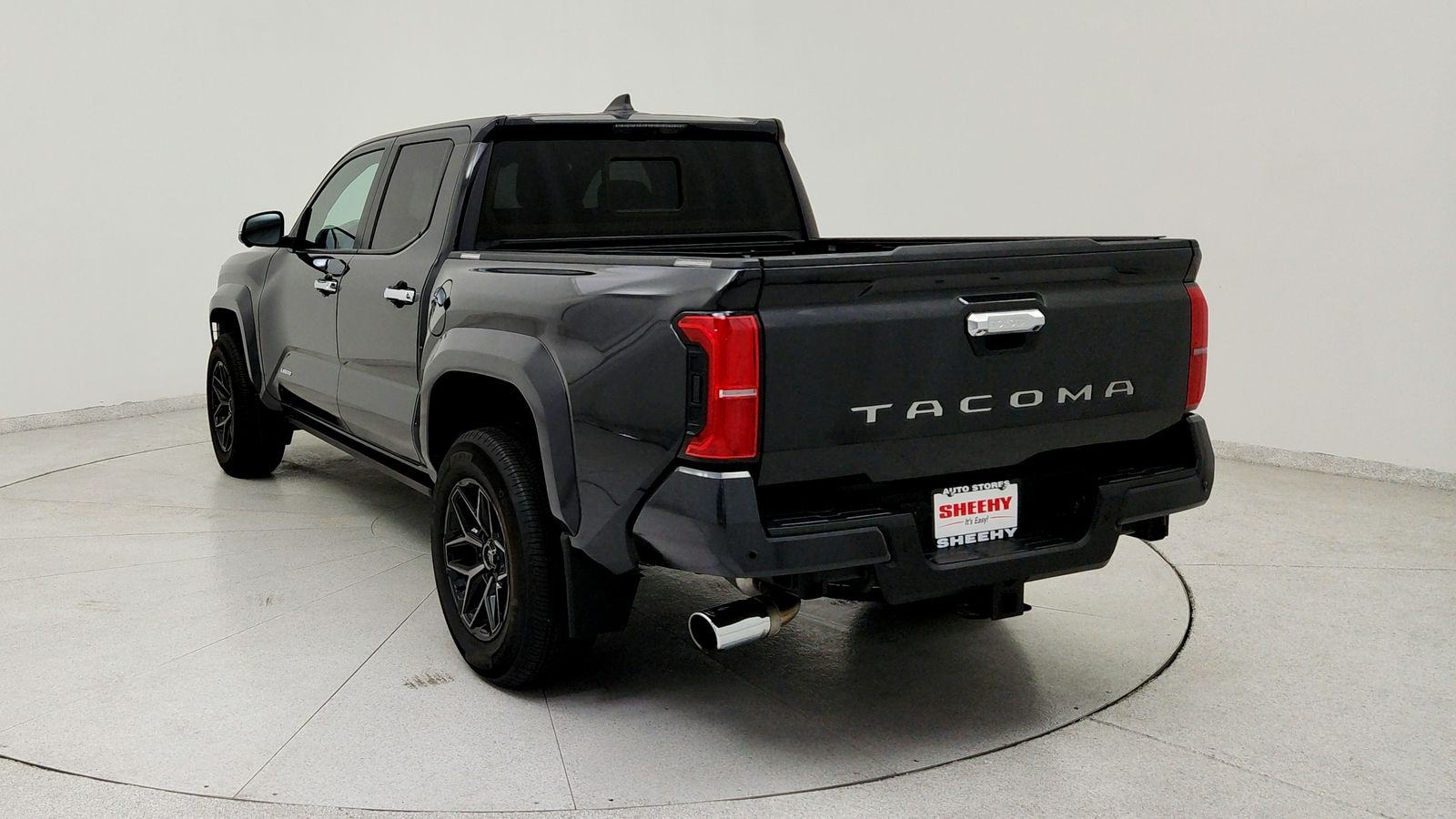 Used 2024  Toyota Limited image 5