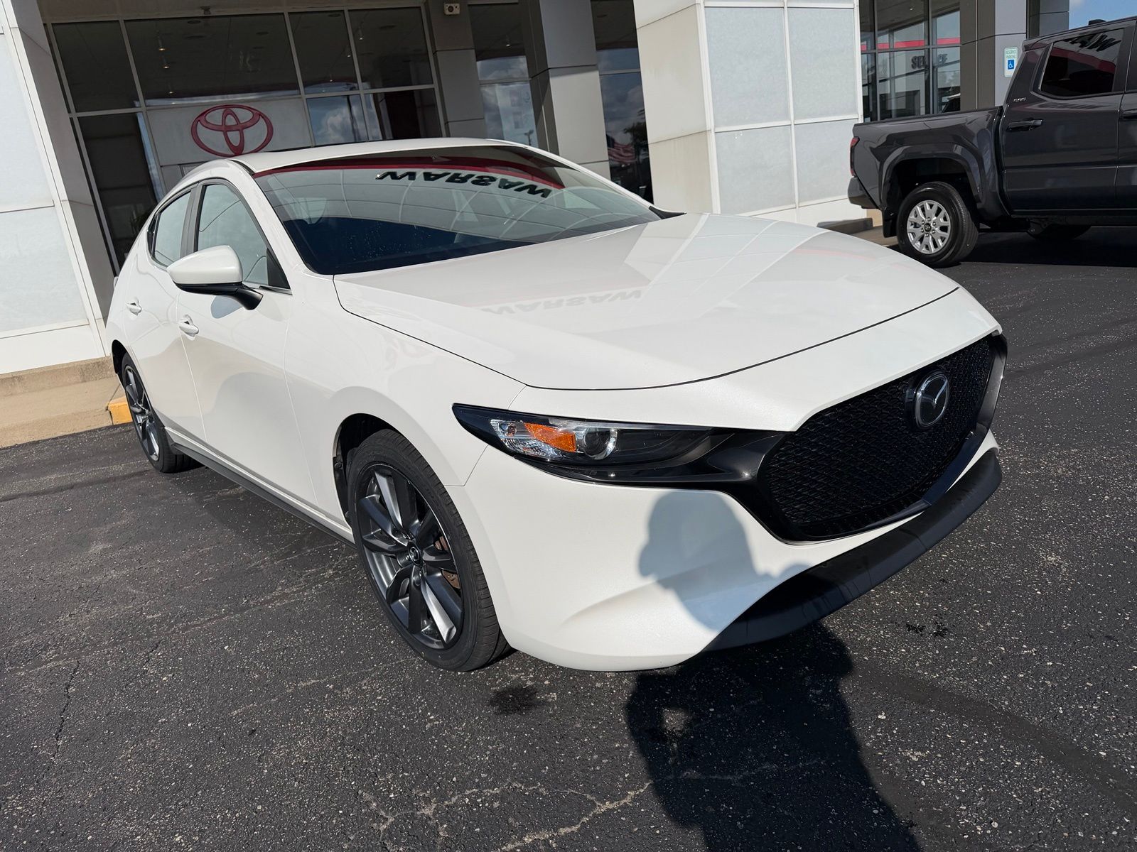 Snowflake White Pearl Mica 2023 Mazda MAZDA3 Hatchback Front-Wheel Drive 6-Speed Automatic
