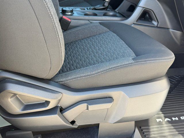 New 2025 Oxford White Ford XLT image 6