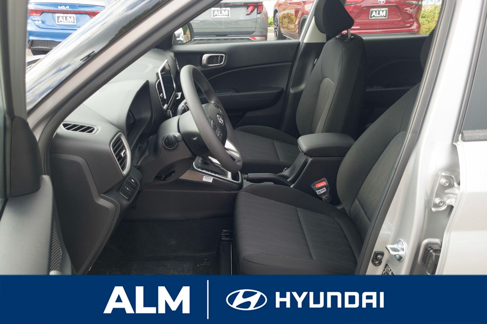 2025 Hyundai Venue SE photo 9