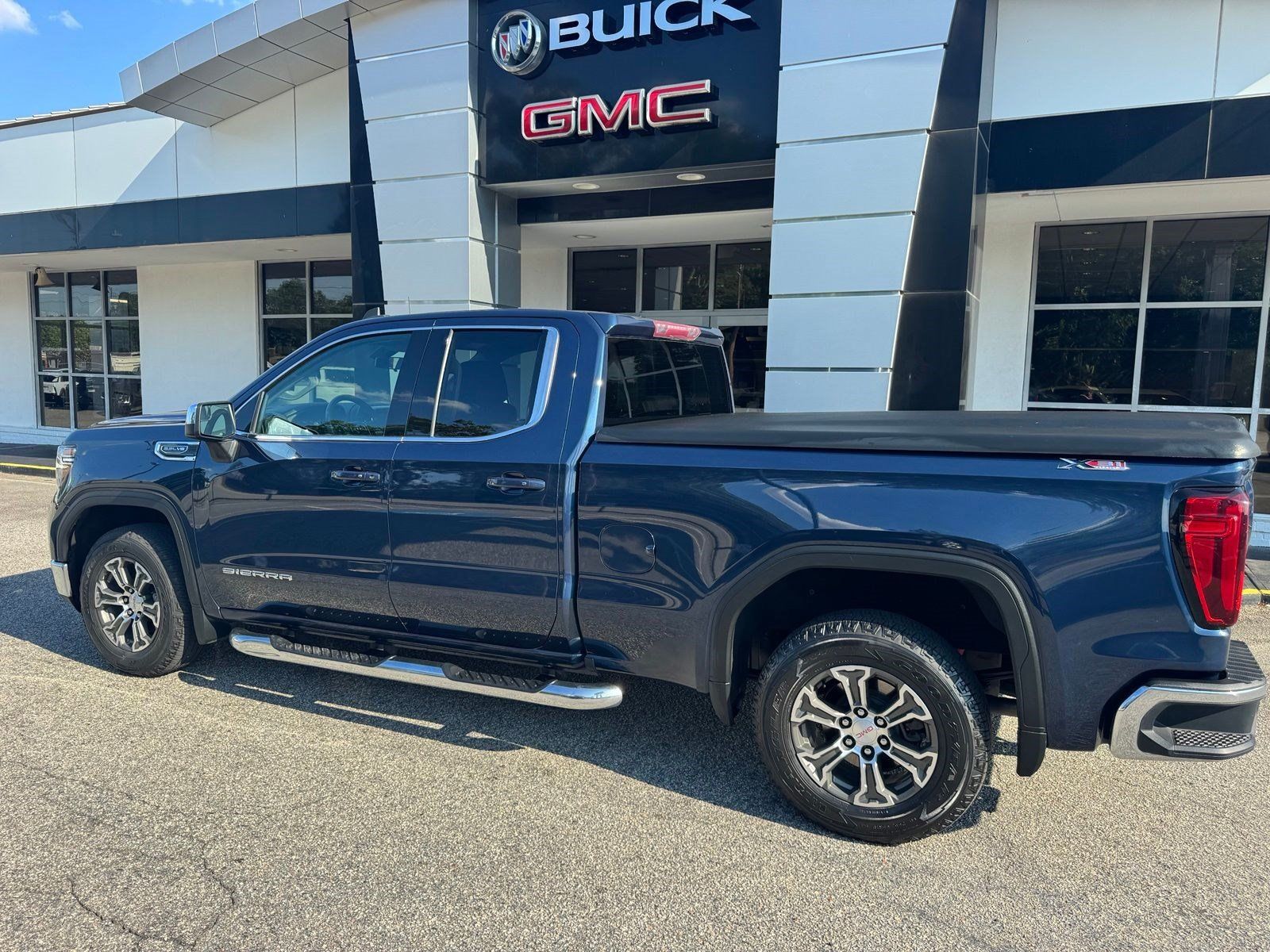 View vehicle photo 4