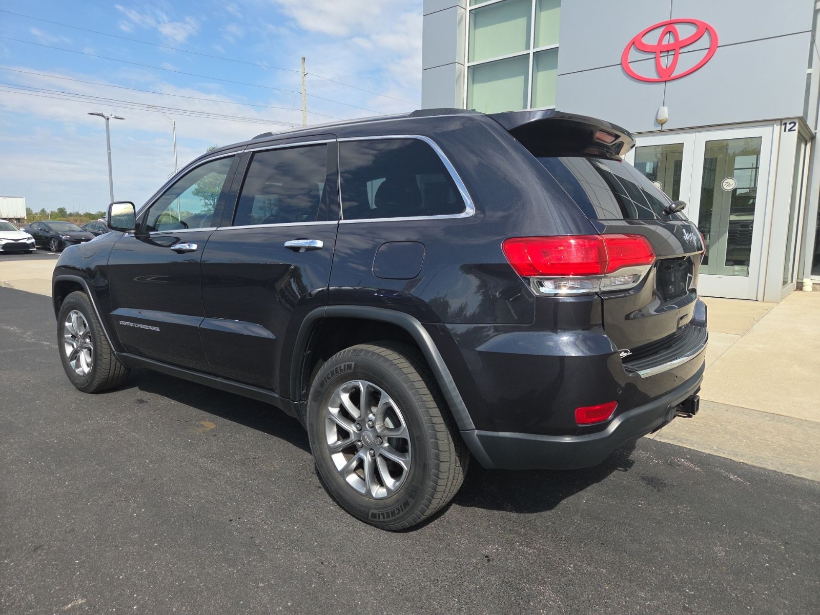 used 2015 Jeep Grand Cherokee car, priced at $12,842