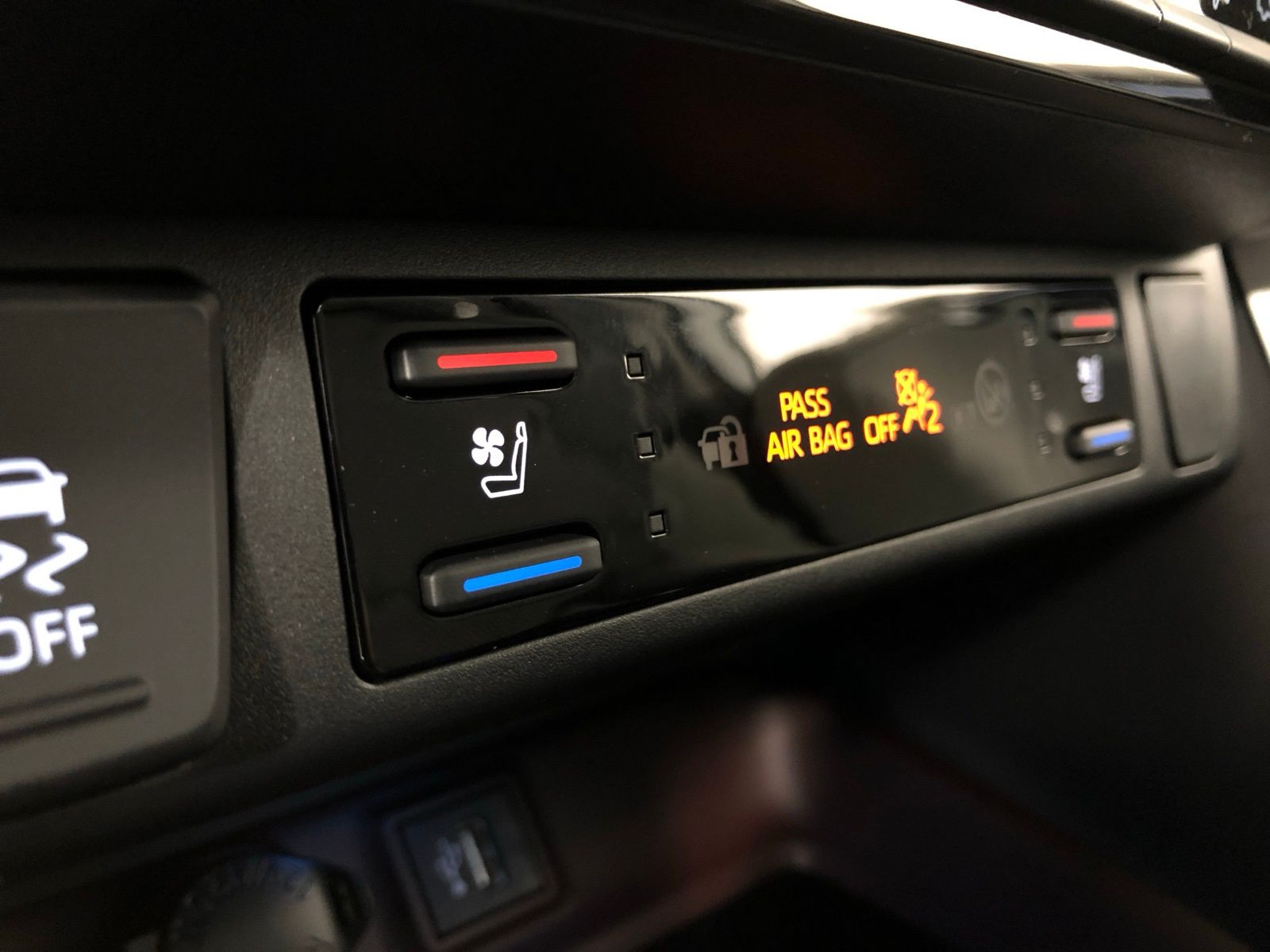 Thumbnail: 2025 Toyota RAV4 - 17