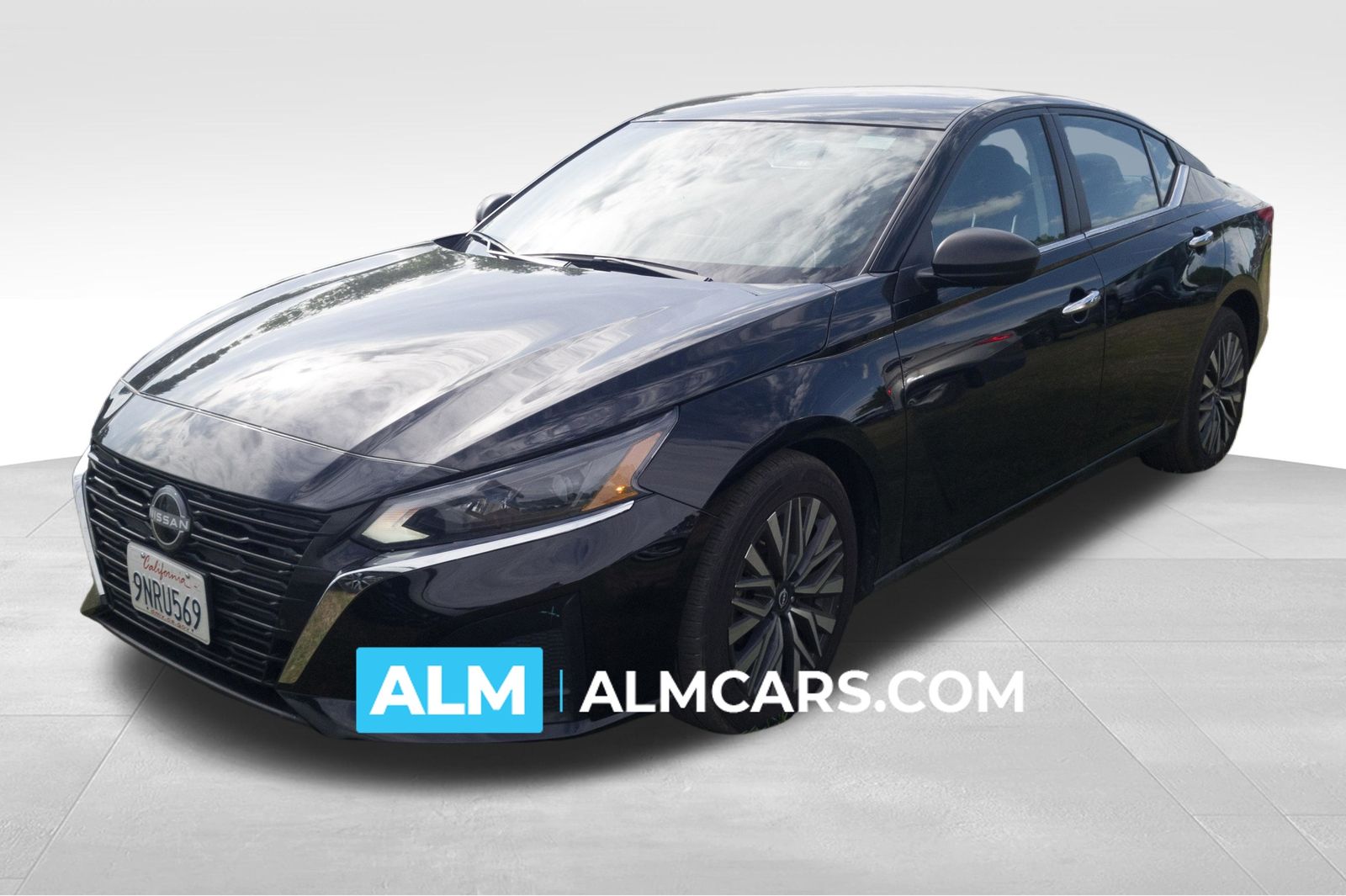Super Black Clearcoat 2025 Nissan Altima 2.5 SV FWD Sedan Front-Wheel Drive Continuously Variable Transmission