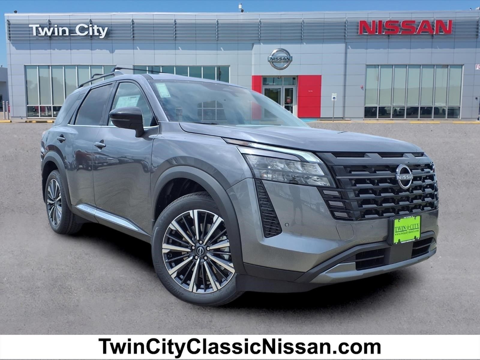2026 Nissan Pathfinder Platinum 2WD's photo