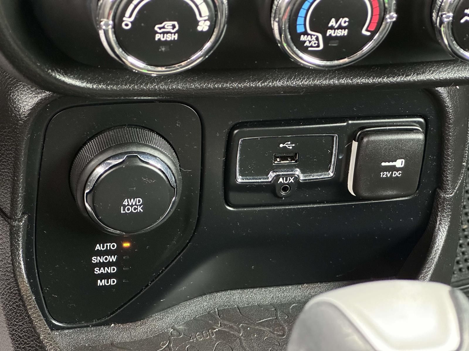 Used 2016 Silver Jeep Latitude image 23