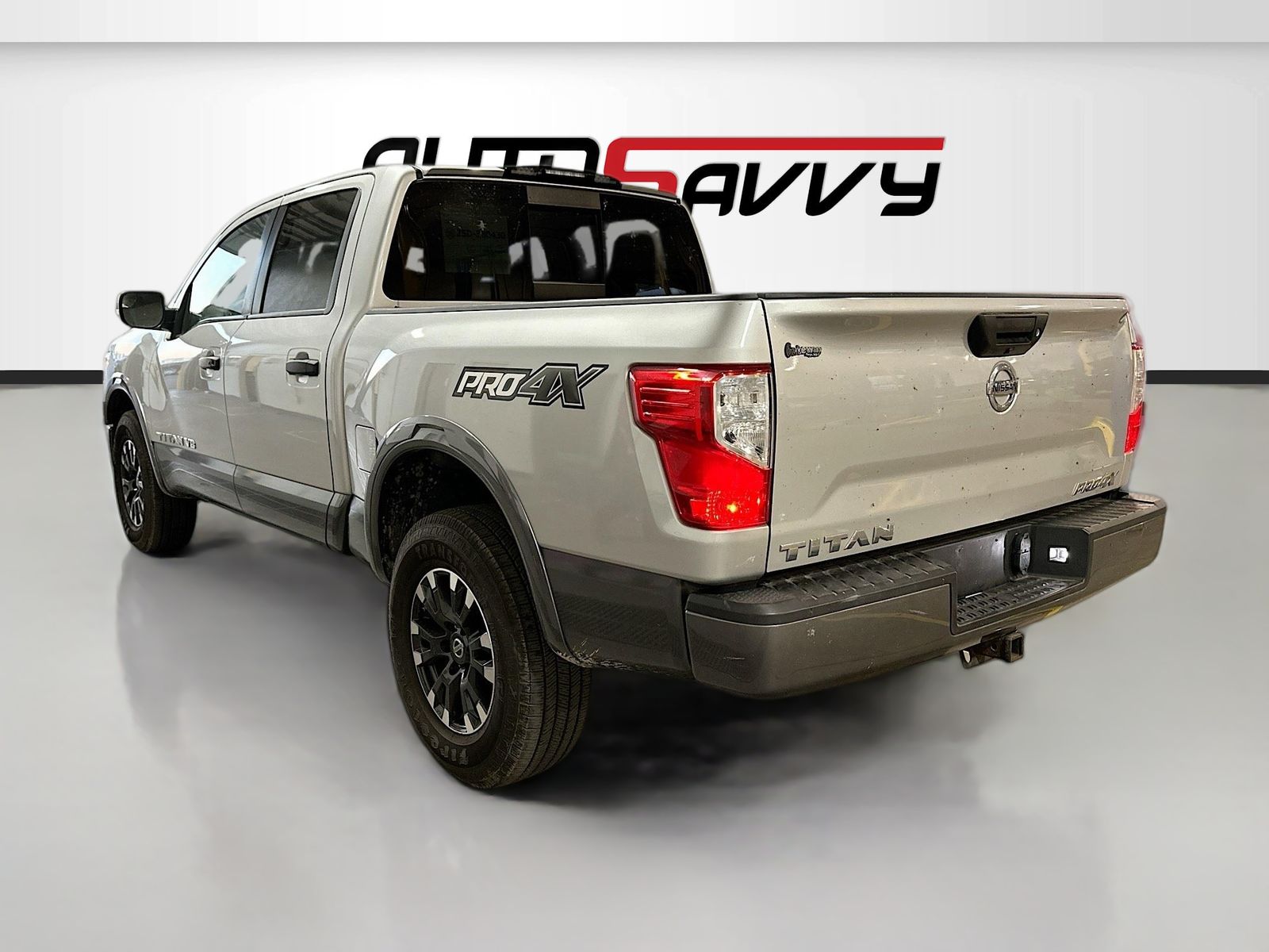 Used 2019 Silver Nissan PRO-4X image 5