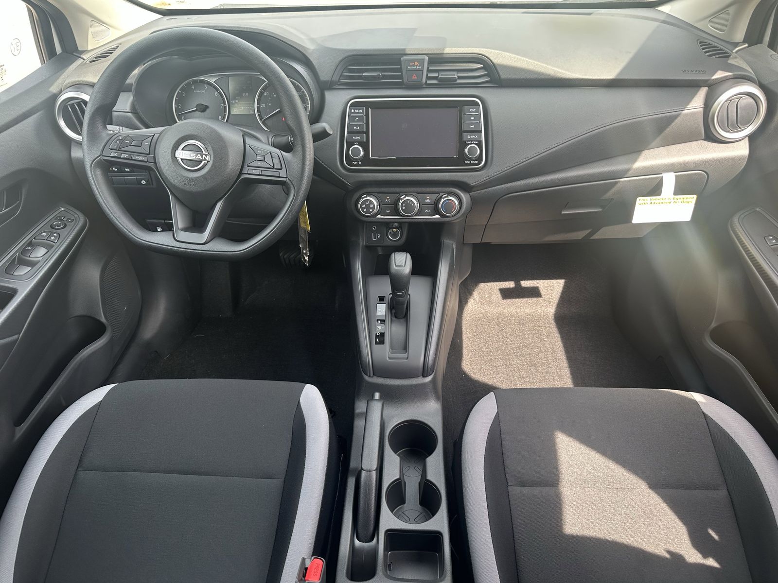 2025 Nissan Versa 1.6 S photo 2