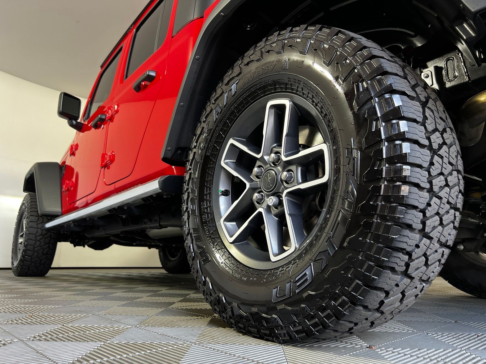 Thumbnail: 2025 Jeep Gladiator - 27