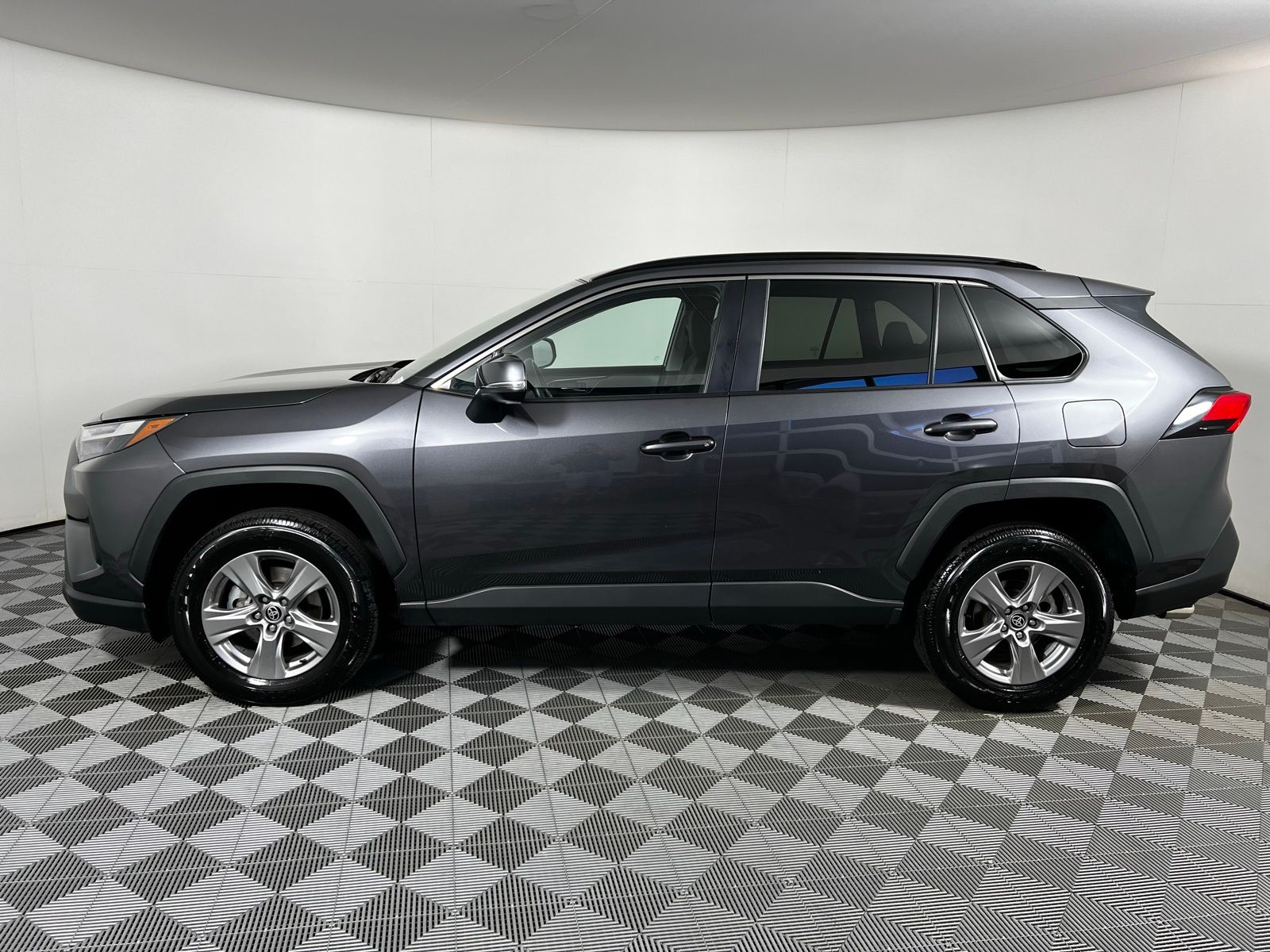 2024 Toyota RAV4 XLE 8