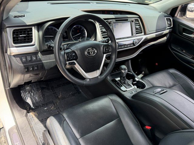 Used 2019 Blizzard Pearl Toyota Limited Platinum image 9